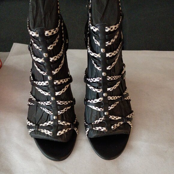 IVANKA TRUMP New w/Box Black & White Leather Multi Print Strappy Heel "Manis" - Picture 4 of 8